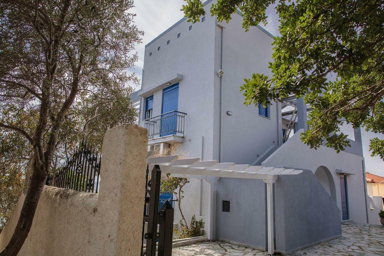 Villa Dimos Gytheio Exteriör bild